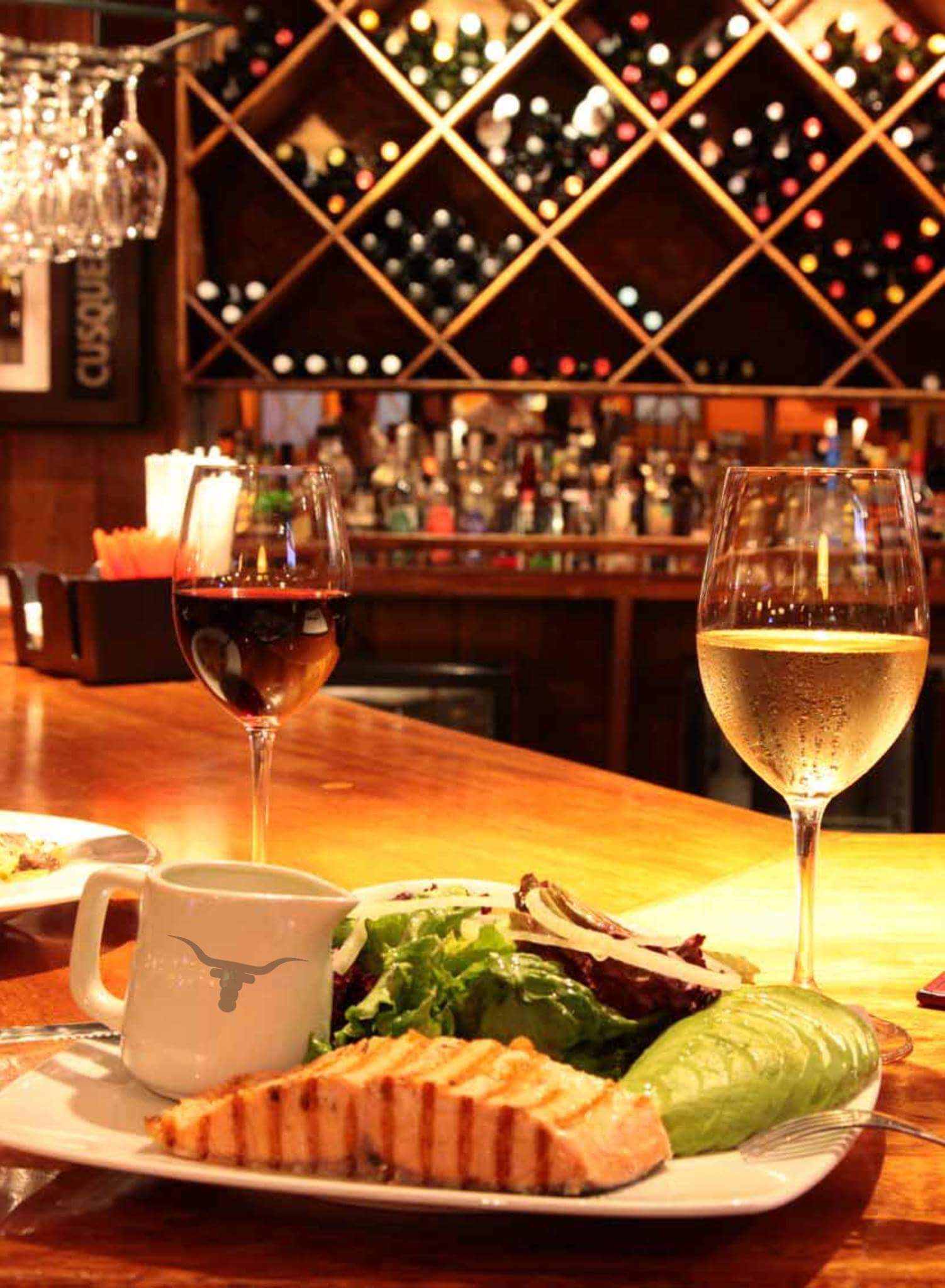 LongHorn Grill & Drinks - San Isidro