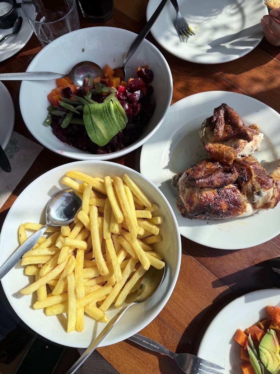 Pardos Chicken — Monterrico