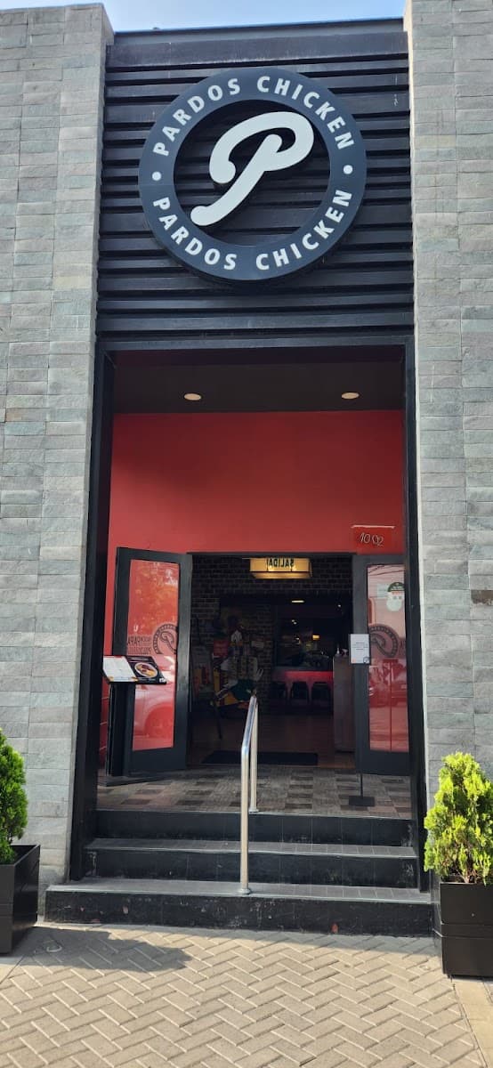 Pardos Chicken — San Isidro