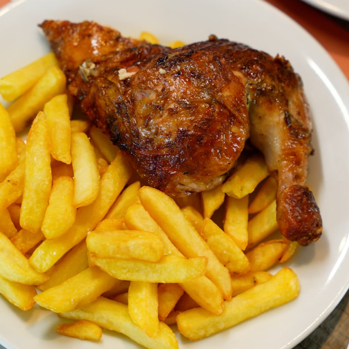 Chickenjaus Pollos a la Brasa