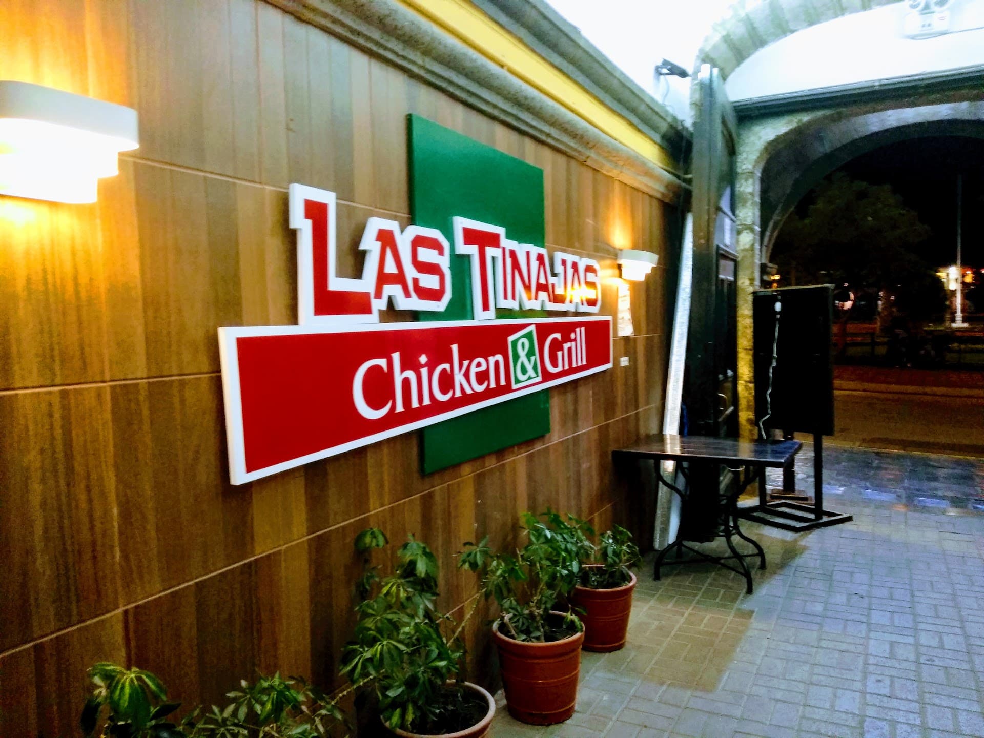 Tinajas Chicken & Grill — Ayacucho