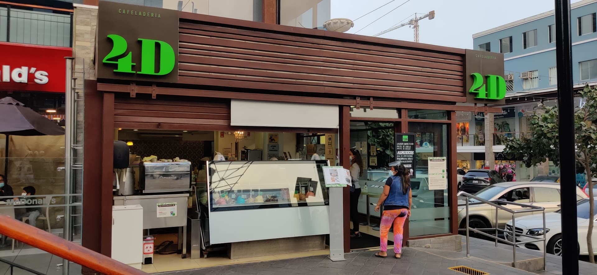 Cafeladeria 4D — Surco