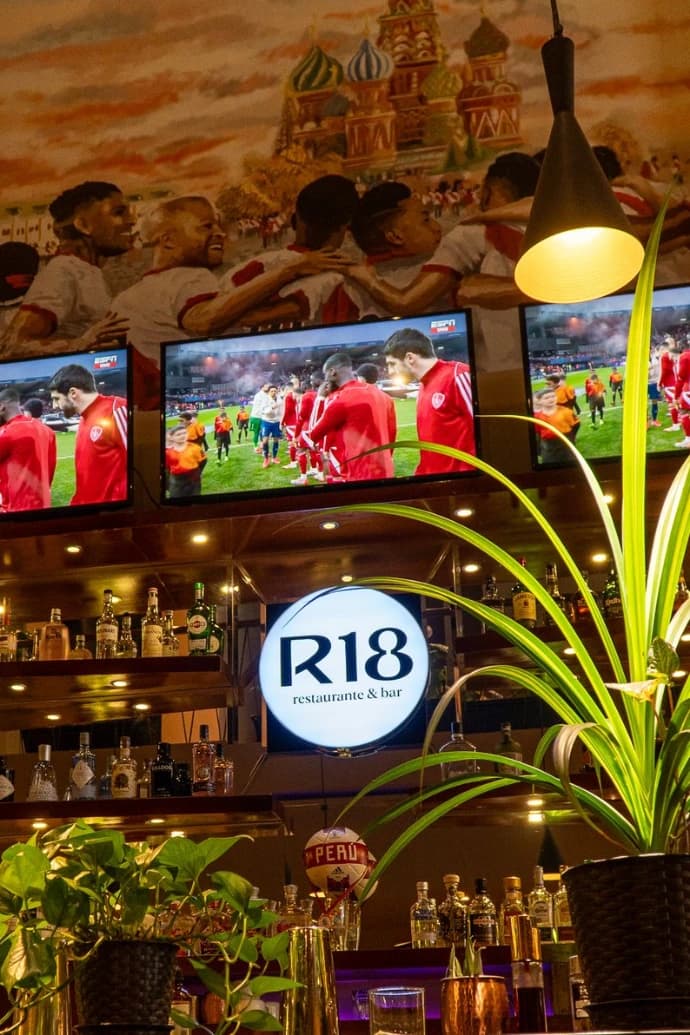 R18 Restaurante & Bar